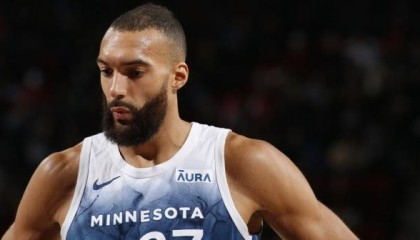 开云体育官方网站登陆-戈贝尔：被误解的防守之王，被全网嘲笑到4夺DPOY