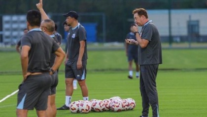 业内人：斯卢茨基战术对整体性要求高，行动不一致遇强队就难