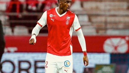 开云体育网址-记者：国米找兰斯谈20岁中卫阿卜杜勒-科内，兰斯要价2000万