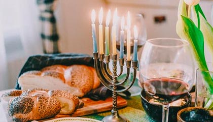 开云体育网址-记者:德容和孔德今日被队友夹道欢迎,莱万将随队出战莱万特